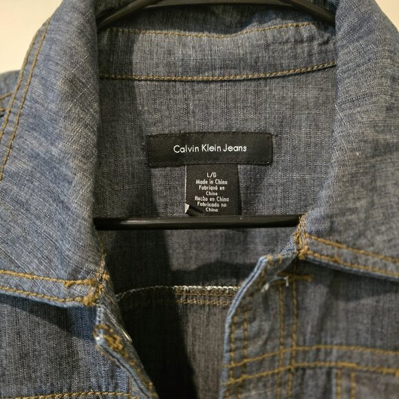 Timeless Denim: Calvin Klein Jeans Jacket - Picture 2 of 5